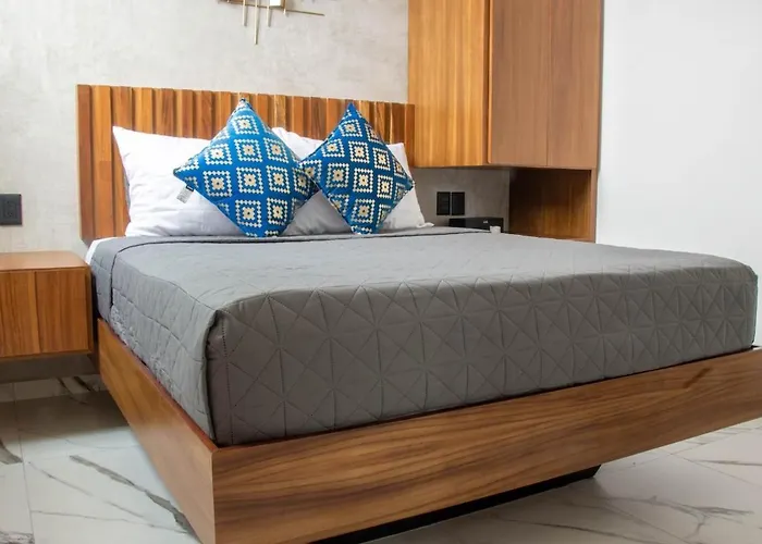 40, 2 Bdr Penthouse, Jacuzzi Privado